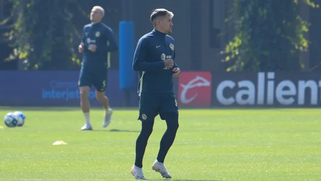 Nico Castillo durante un entrenamiento con América