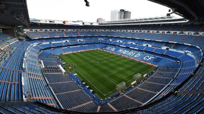 Toma panorámica del Estadio Santiago Bernabéu