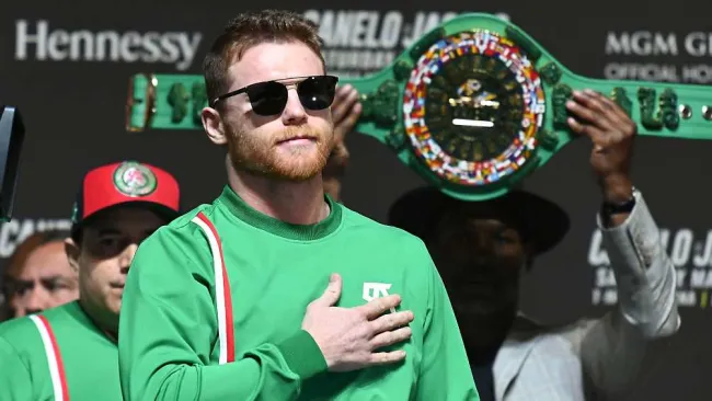 Canelo Álvarez en presentación 