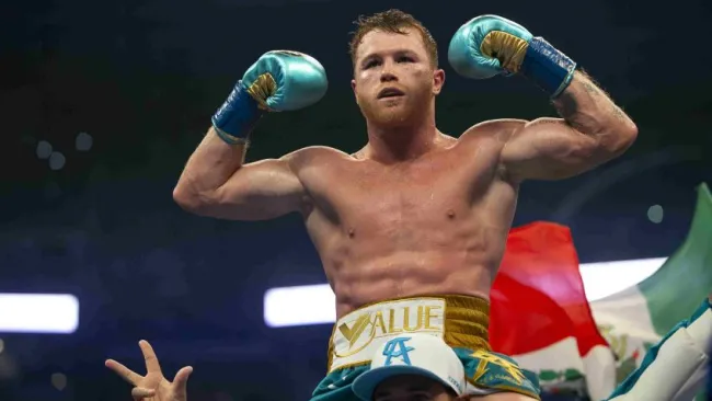 Saul Álvarez celebrando su victoria ante Billy Joe Saunders