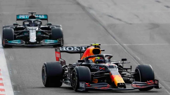 Monoplazas de Mercedes y Red Bull
