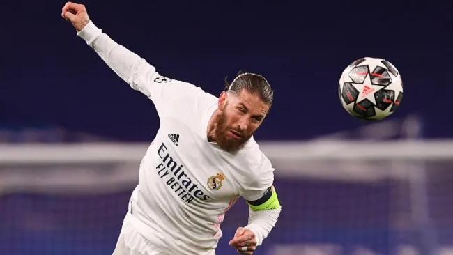 Sergio Ramos en acción con el Real Madrid