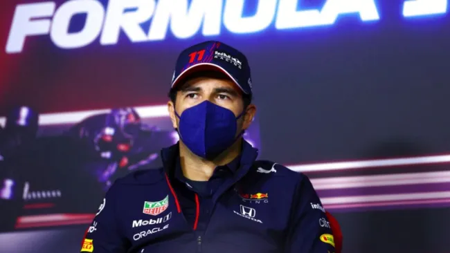 Sergio Pérez en una conferencia de prensa