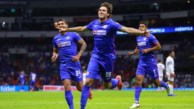 Cruz Azul en festejo de gol