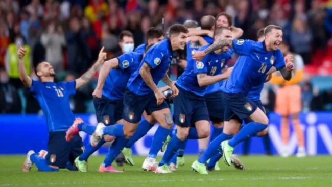 Italia en festejo de gol