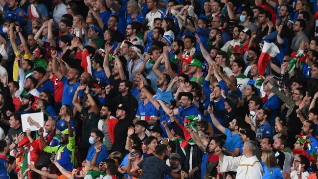 Afición de Italia en Final de Eurocopa 