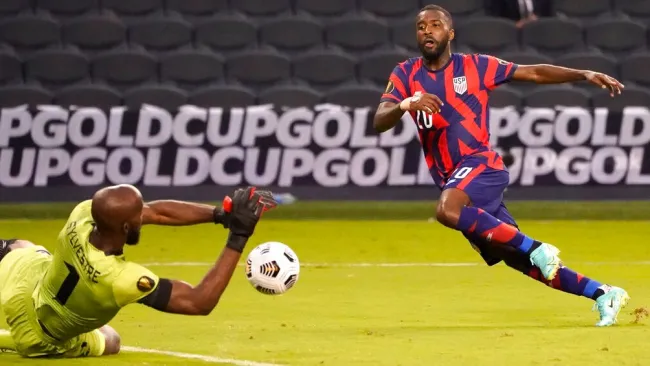 Moore dispara al arco de Haití