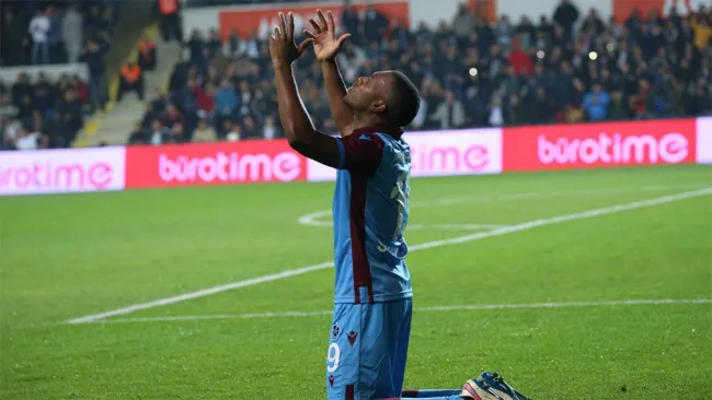 Daniel Sturridge en partido con el Trabzonspor de Turquía