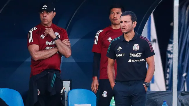 Jaime Lozano observa un duelo del Tri Olímpico 