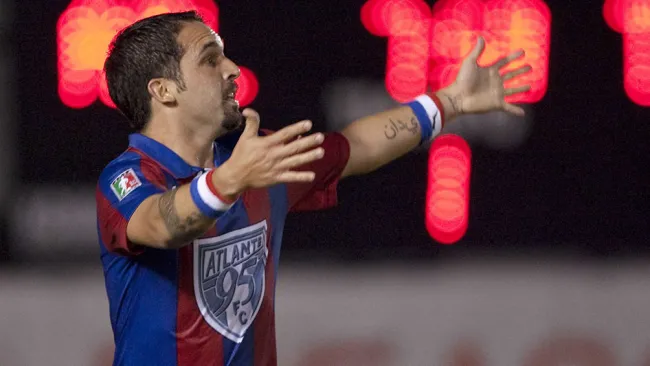 Giancarlo Maldonado en partido con Atlante