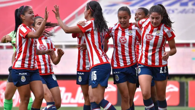 Jugadoras del Rebaño celebran una diana