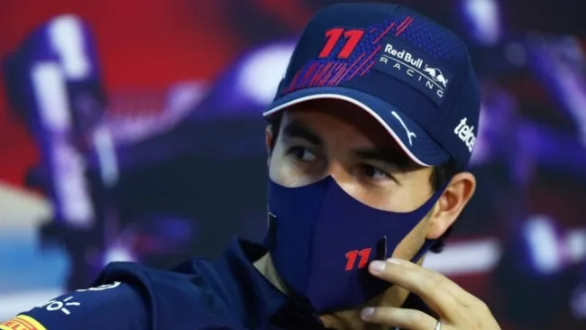 Sergio Pérez en una conferencia de prensa