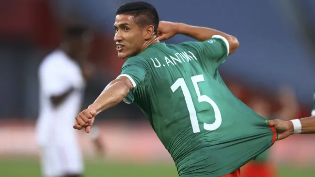Uriel Antuna en festejo con Selección Mexicana