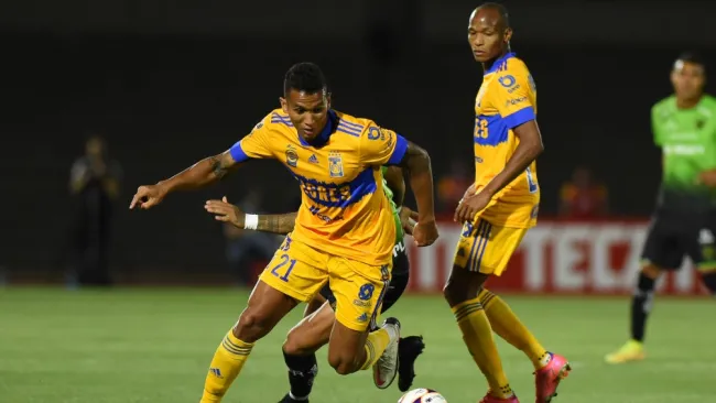 Francisco Meza en acción con Tigres