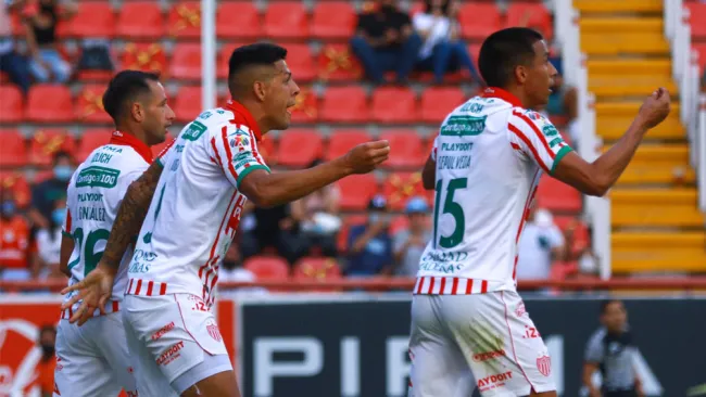 Elementos de los Rayos protestan una jugada