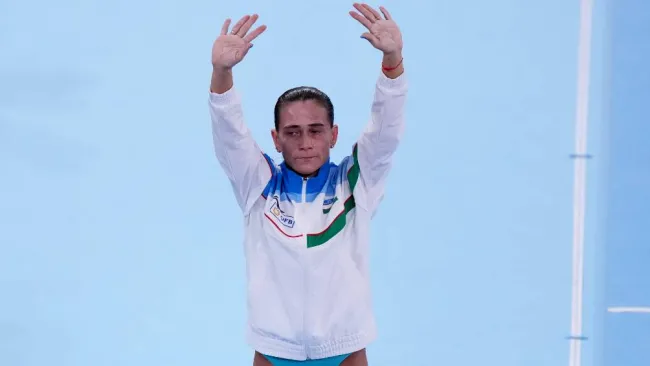 Oksana Chusovítina despidiéndose en su última participación en JO
