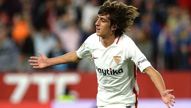 Bryan Gil en festejo de gol con Sevilla