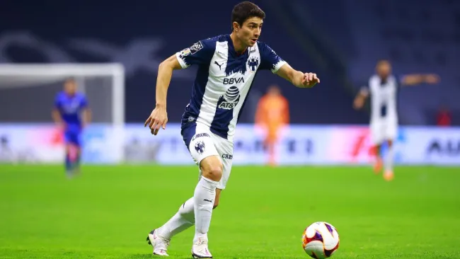 Stefan Medina en acción con Rayados