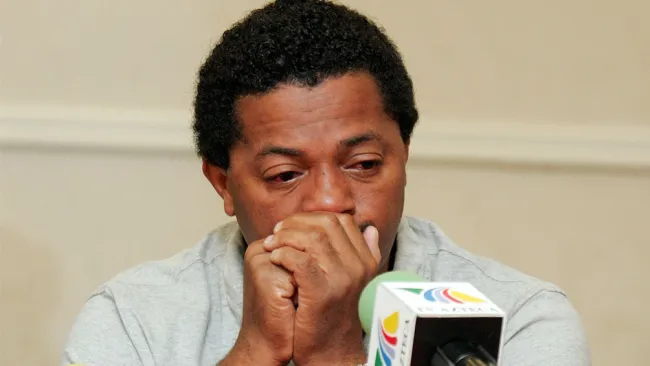 Zizinho se muestra triste en conferencia de prensa