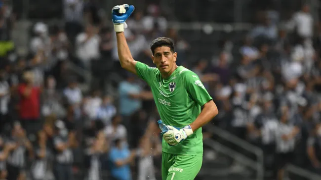 Esteban Andrada en acción con Rayados