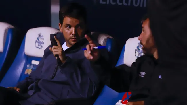 Nicolás Larcamón en derrota vs Chivas