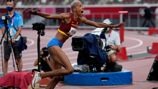 Yulimar Rojas celebra tras su actuación en Tokio 2020