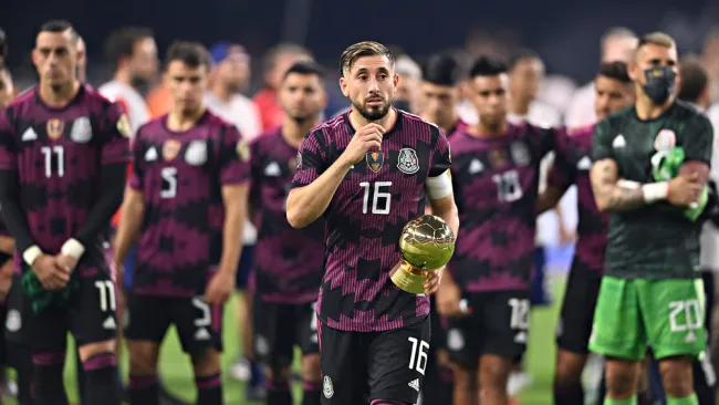 HH tras recibir su premio a mejor jugador de la Copa Oro
