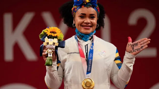 Tokio 2020: Neisi Dajomes le dedica un emotivo el triunfo en memoria de su madre y hermano