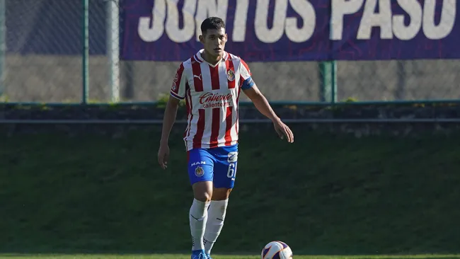 Gilberto Orozco en un partido con la Sub 20 de Chivas 
