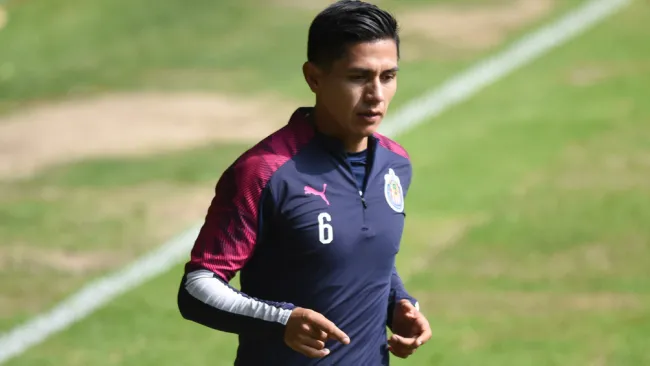 Dieter Villalpando en un entrenamiento de Chivas