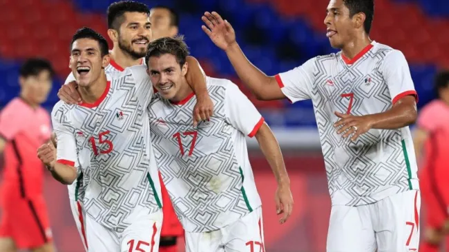 Antuna, Córdova y Romo en festejo con el Tri