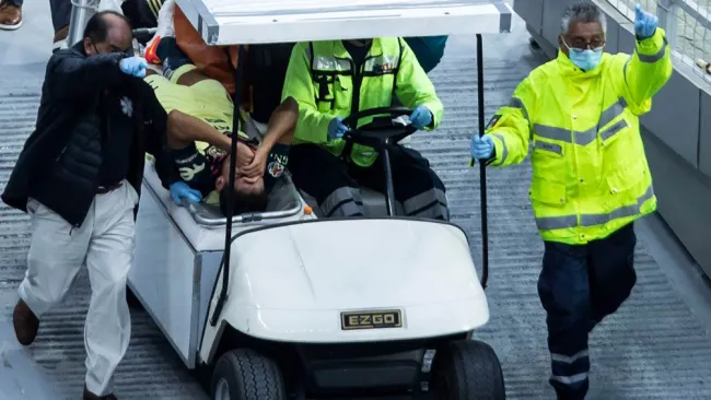 América: Santiago Naveda sufrió aparatosa lesión en el tobillo