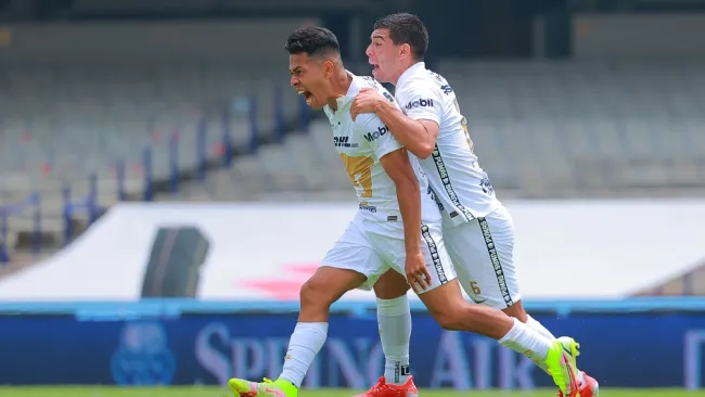 Sebastián Saucedo celebrando su gol vs San Luis