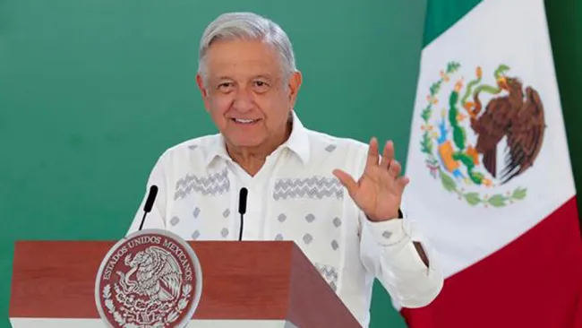 López Obrador en charla con los medios