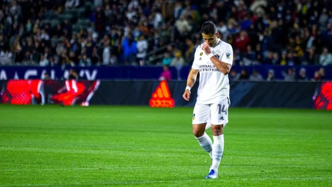 Chicharito en partido con el Galaxy