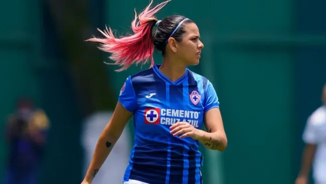 Michelle Montero en un partido de Cruz Azul Femenil