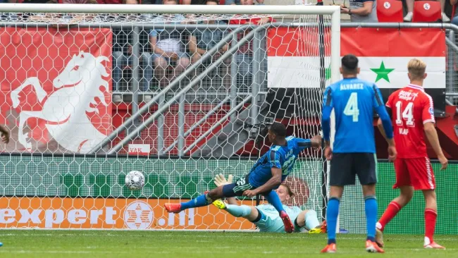 Edson Álvarez en empate vs Twente