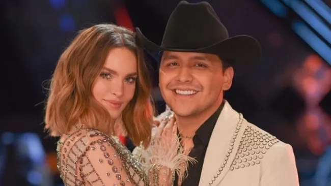 Belinda posa junto a Christian Nodal en La Voz
