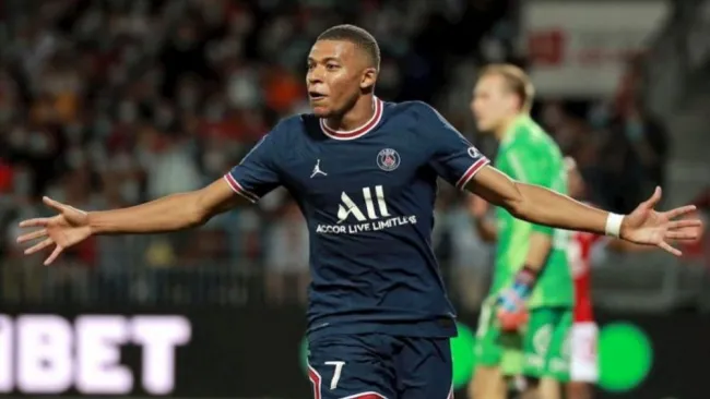 Kylian Mbappé en juego con el PSG
