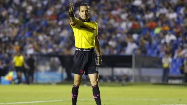 Miguel Ángel Flores durante un partido