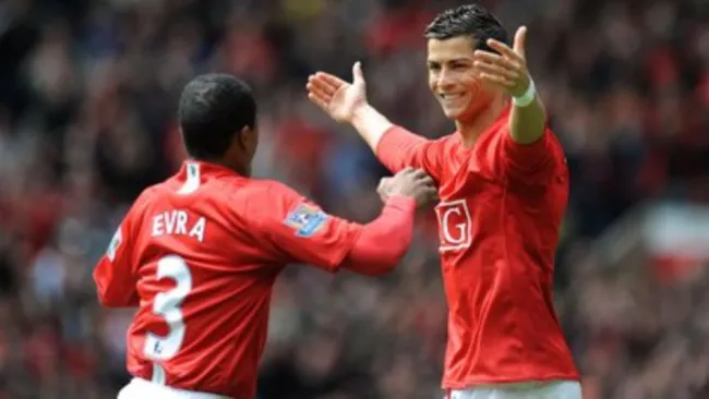 Evra y Cristiano Ronaldo como jugadores del Manchester United