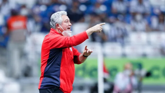 Vucetich durante un partido con Chivas