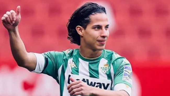 Diego Lainez durante partido de LaLiga