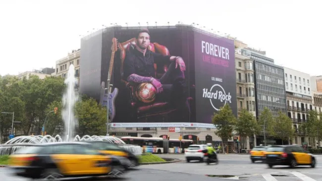 Lona gigante de Lionel Messi en Barcelona