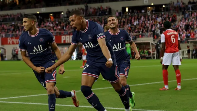 Kylian Mbappé durante un partido con el PSG