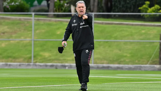 Selección Mexicana: Martino criticó a Wolves y a Genoa por no prestar a Raúl y a Johan