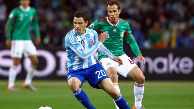 Maxi Rodríguez en acción ante México