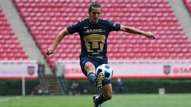 Pablo Bennevendo, en acción con Pumas Tabasco