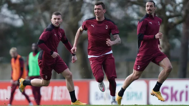 Mario Mandzukic durante entrenamiento con el Milan