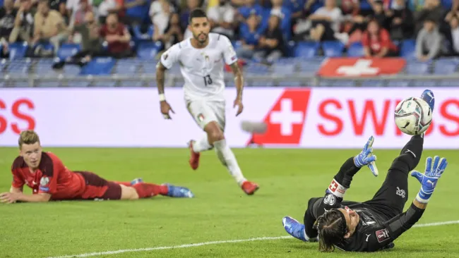 Yann Sommer en acción notable ante Italia